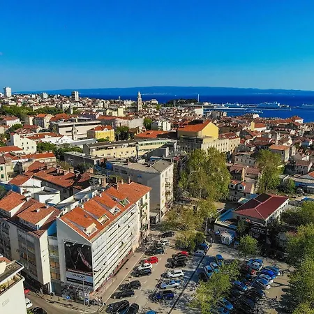 펠레니토 아파트 *