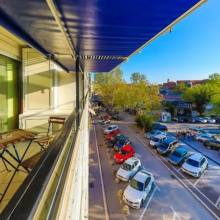 펠레니토 아파트 *