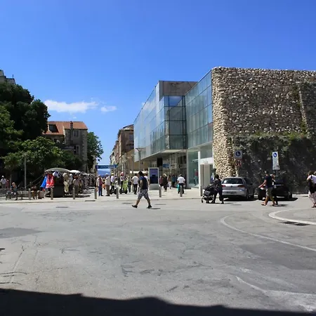 Pelenito * سبليت