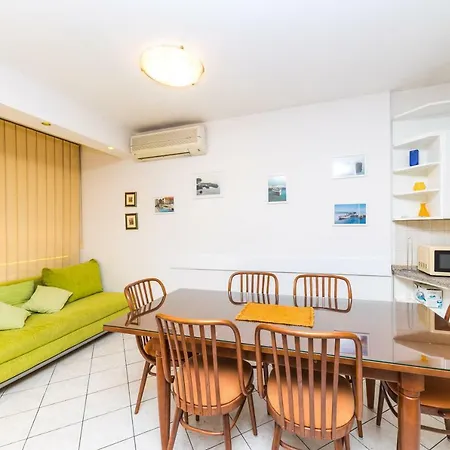 Apartment Pelenito *